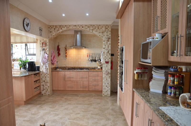 4 Bedroom Property for Sale in Hartenbos Heuwels Western Cape